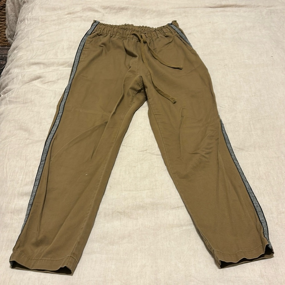 Xirena leisure, pants, cotton, twill, stripes on the side, red stitch details.